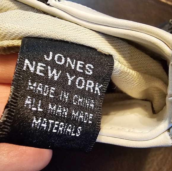 Jones New York Black and White Tuxedo Tassel Clutch EUC - Picture 7 of 16